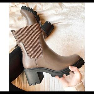 Round toed sock boots